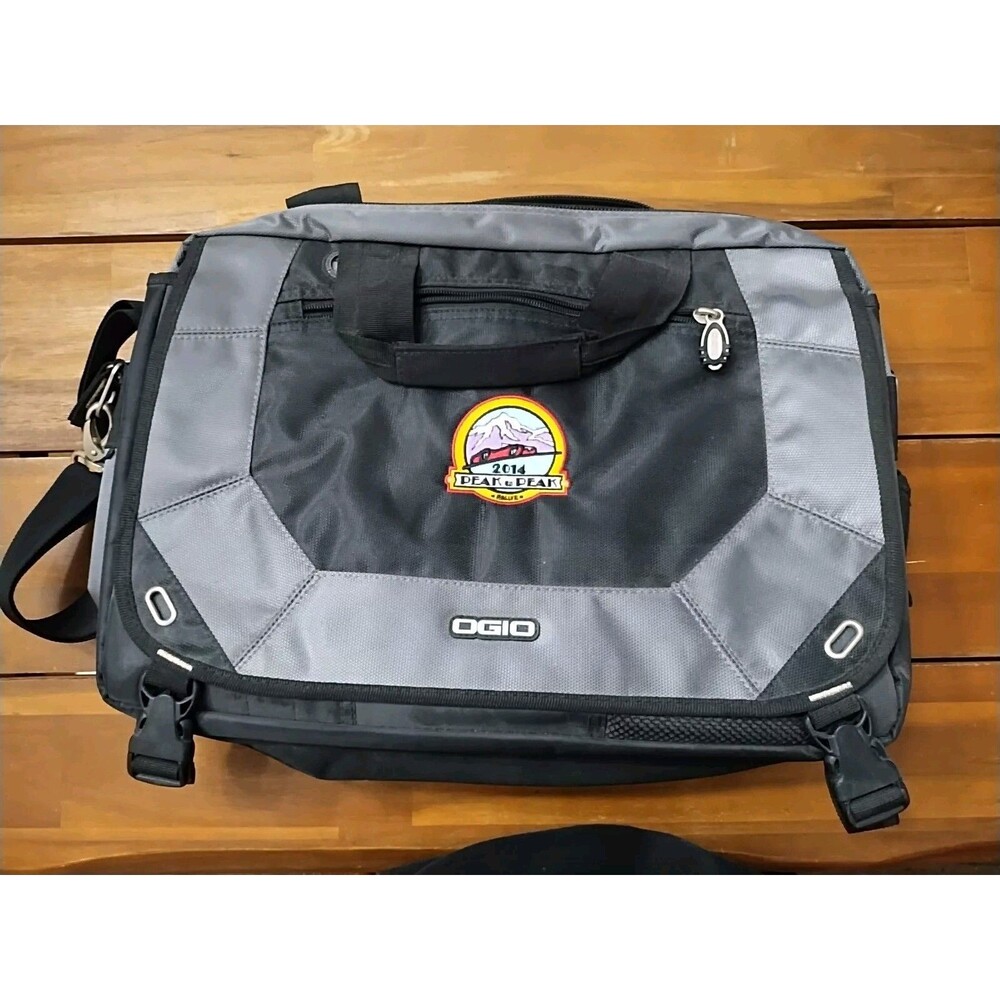 Ogio Black And Gray Messenger Laptop Bag 18" With Mountain Patch Peak To Peak